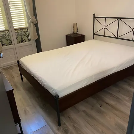 Au Coeur Du Vieil Апартаменти Антіб