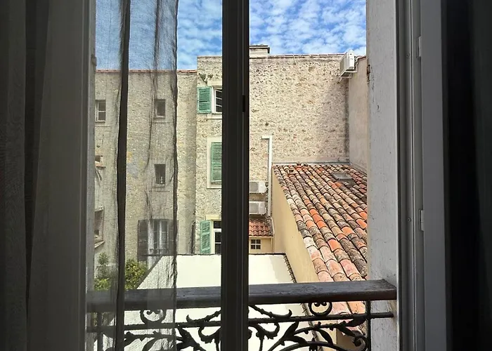 Au Coeur Du Vieil Апартаменти Антіб